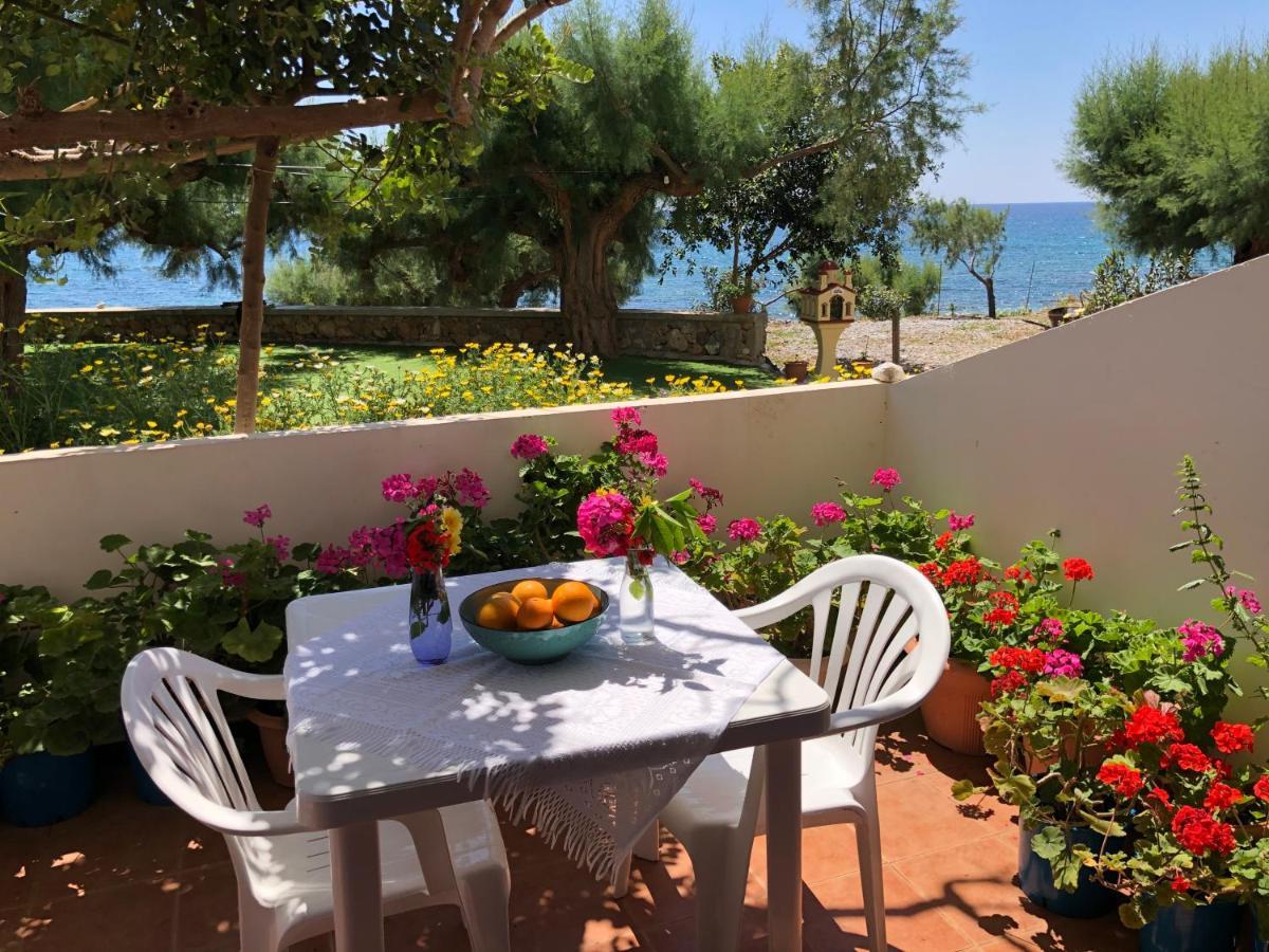 Taverna Akrogiali Loutro Exterior foto
